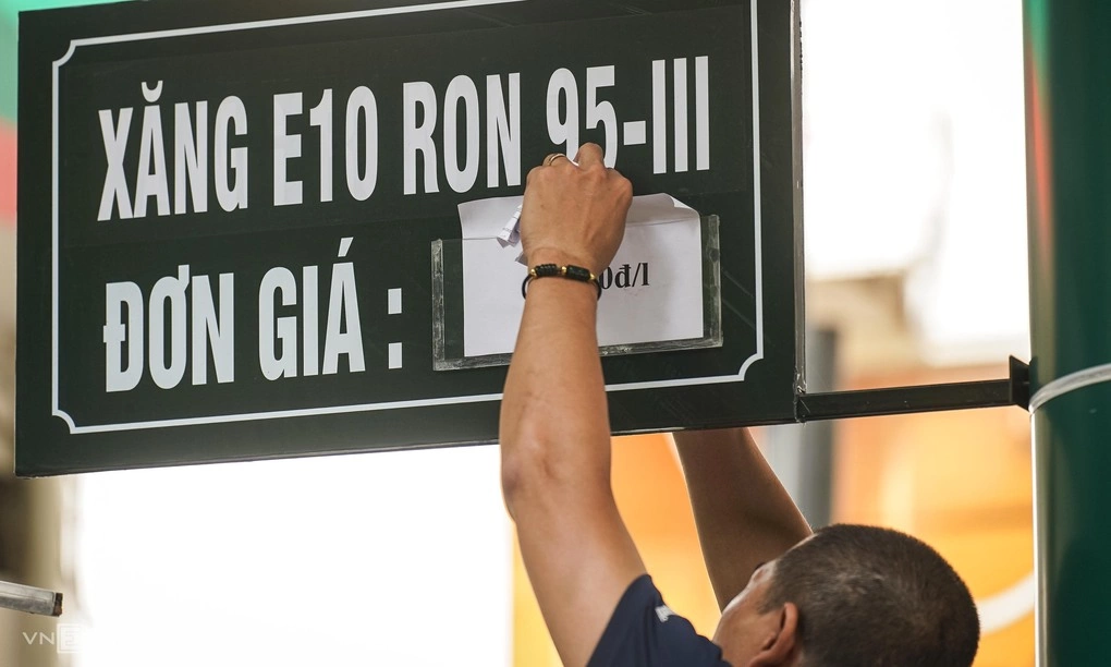 Giá xăng biến động và giá thuê xe du lịch tháng 10/2026